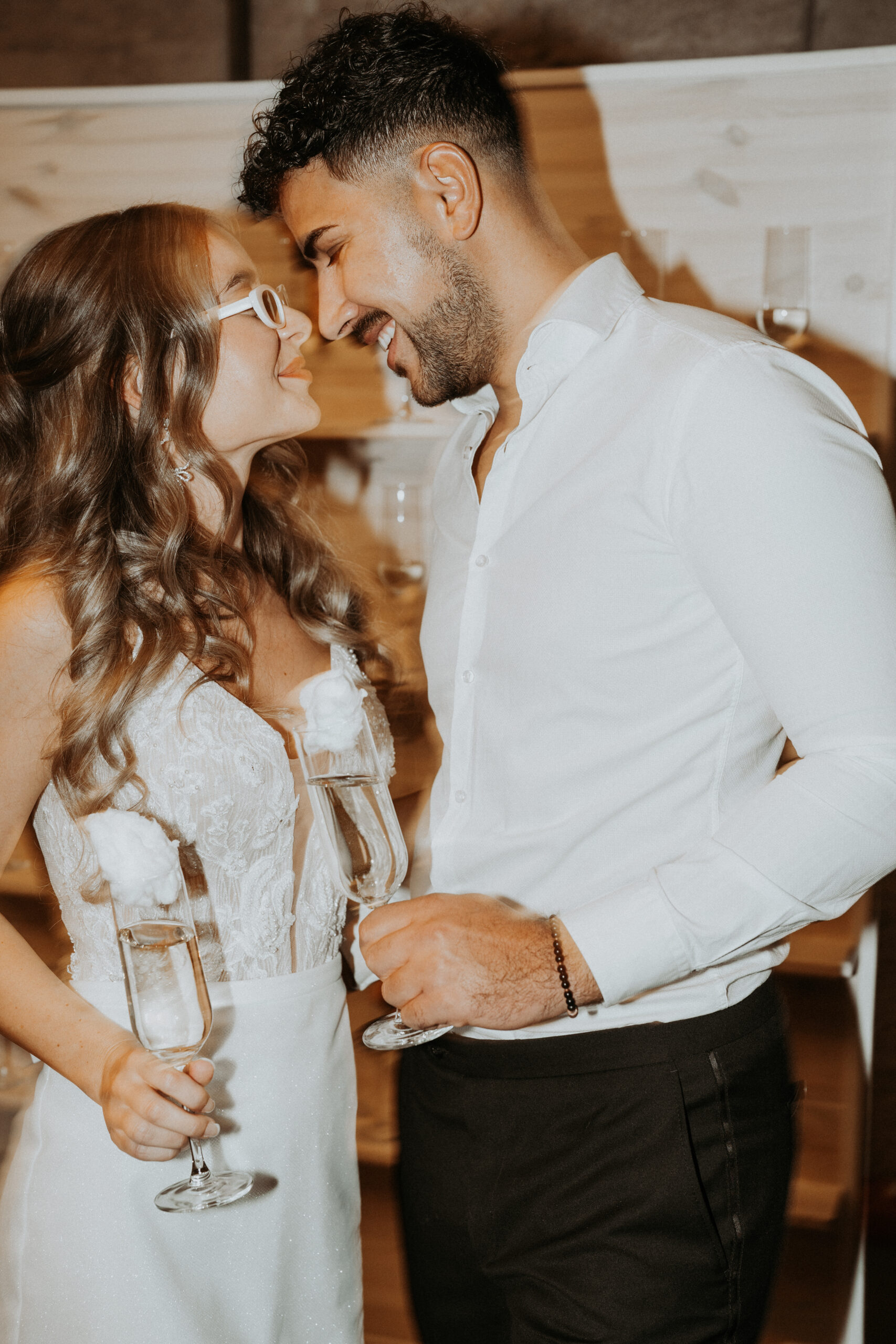 Hochzeit Party Brautpaar Bräutigam Anzug Braut Hochzeitskleid Feier Heiraten Freiburg Bodensee Schweiz